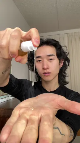 This product has been everywhere and I tried it! Mixsoon is a brand focused on simple formulas with skin barrier in mind. The fermented bean line is great for those with sensitive skin types. The essence is a cult favorite and I can definitely see why! You can use it as a mild exfoliant, or hydrating antioxidant essence. The texture is quite similar to snail mucin, but without the sticky feeling that some mucin serums can leave. Will you try some of these out? I highly recommend the Essence and Cream! available on @STYLEKOREAN AD Products mentioned from Mixsoon Bean Essence Soybean Milk Pad Bean Cream Bean Eye Cream