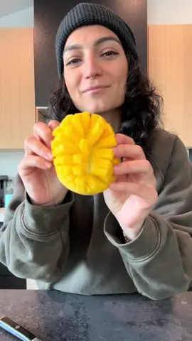 how to cut a #mango 101 #LearnOnTikTok #fruit #wlw 