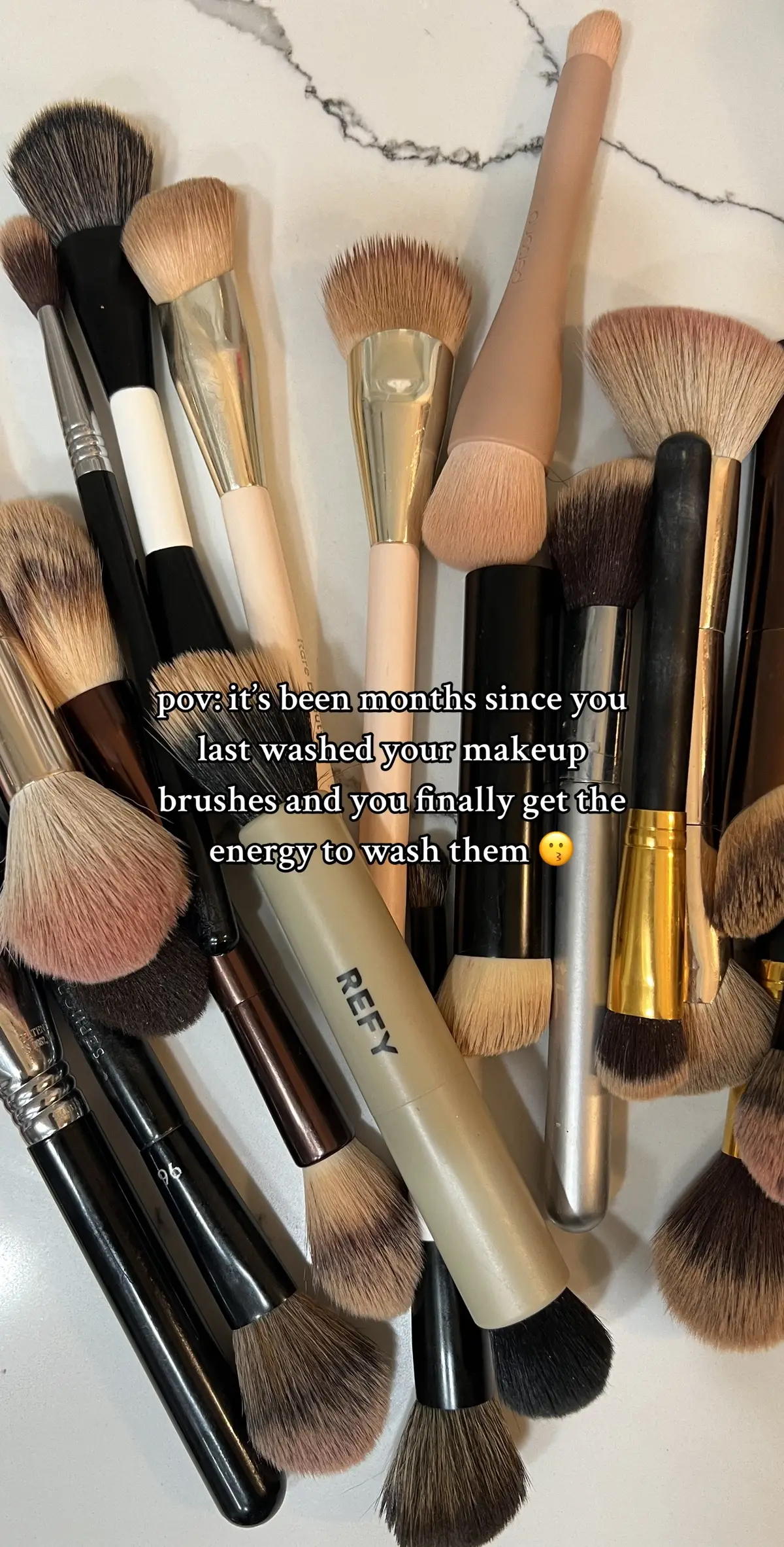 don’t be like me, be better and it only took me like 15 minutes #makeupbrushes #cleanyourmakeupbrushes #makeup #beauty #beautytips 