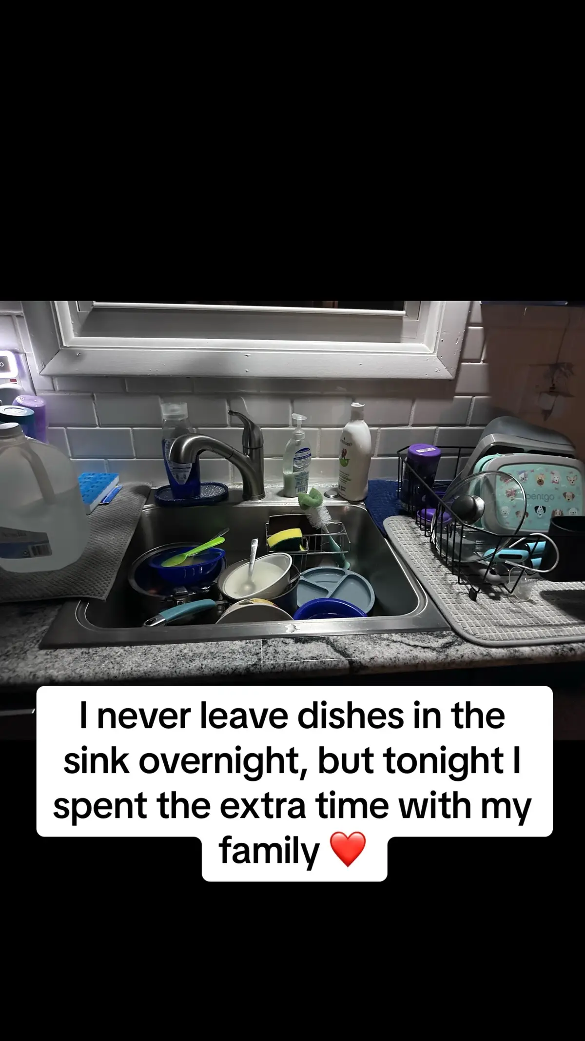 #workingmoms #sahm #momoftiktok #momtok #dishesinthesink #spendingtimewithfamily #familyfirst 