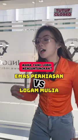 Kamu lebih suka beli emas dalam bentuk apa ni perhiasan atau logam mulia? kira-kira mana yang lebih menguntungkan 🤔 #fyp #xyzbca #emas #logammulia #antam #perhiasan #indogold 
