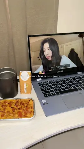 janice is my bias >>>> ✍️ pretty girl with beauty brain #universitywar 