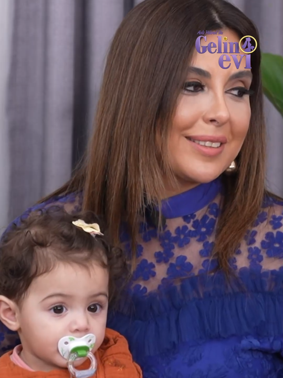 #AslıHünel herkesten sakladığı bebeğini ilk kez açıklıyor! 😅👶🏻 #GelinEvi @gelinevitv