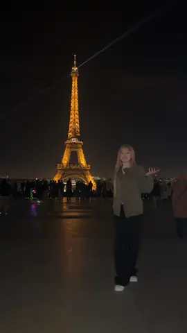 Love MIDZY in #Paris 🖤 #ITZY #MIDZY #YEJI #예지  #ITZY_in_Paris #eiffeltower 