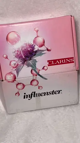 More PR boxes this time from @influenster and @Clarins USA #clarins #complimentary #clarinsmultiactive #influenster #gifted #prbox 