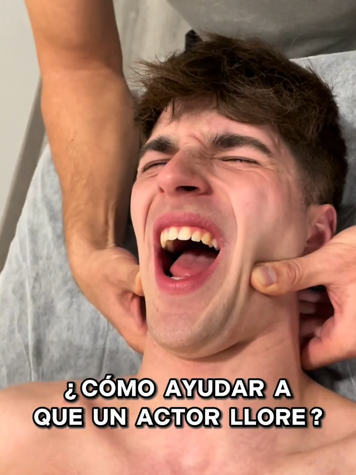 🤔 ¿Cómo ayudar a que un actor llore? 🥲 #actor #actuacion #teatro #cine #atm  #articulaciontemporomandibular #premiumfisioclinic #fisioterapiavalencia #fisioterapeutavalencia