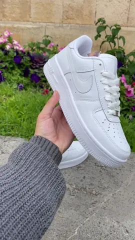 “Fly high in fashion with our exclusive Air Force Ones designed for women.  AIR FORCE GOOD QUALITY ✨ PRIX : 5800da  Pointures : 36 37 38 39 40  #ramadancollection #algerienne🇩🇿#الشعب_الصيني_ماله_حل😂 #الشعب_الصيني_ماله_حل😂😂 #modafashion #تيك_توك 
