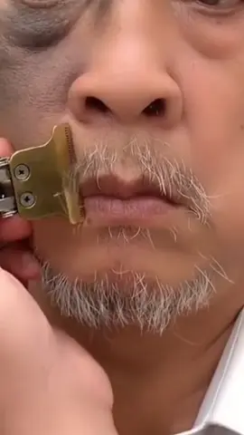 Cukup pakai ini aja cukur apapun bisa dimana aja praktis tanpa kabel cek keranjang sekarang #fyp #alatcukur #alatcukurkumis #alatcukurjenggot #pangkasrambut 