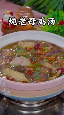 #CapCut 炖鸡汤油不能大，掌握这几个小技巧，炖出来的鸡汤皮脆肉嫩，汤鲜味美#羊肚菌 #鸡汤 #煲汤 #美食教程 #美食 #Foodie #fyp #美食vlog #food #美食制作 #上推薦 