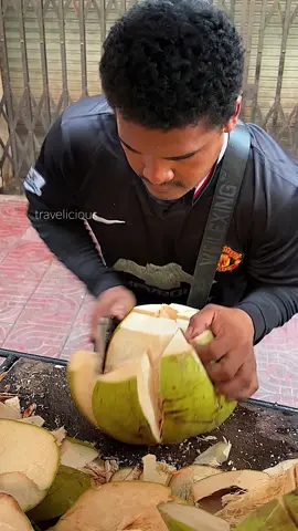 The fastest coconut cutting master skills #coconut #fyp #viral 