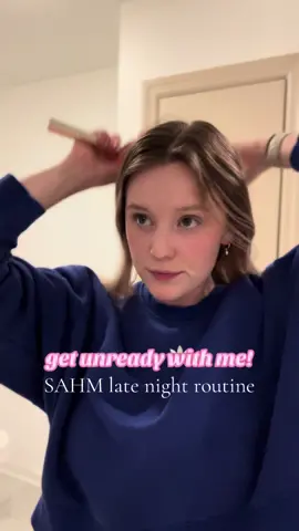 my quick little nighttime routine! i’ve found that less is more, especially as a mom.  #momguwm #getunreadywithme #youngtoddlermom #toddlermama #sahmofatoddler #youngmama #youngsahm #guwmforbed #momgetreadywithme #momgrwm #momgrwmroutine 