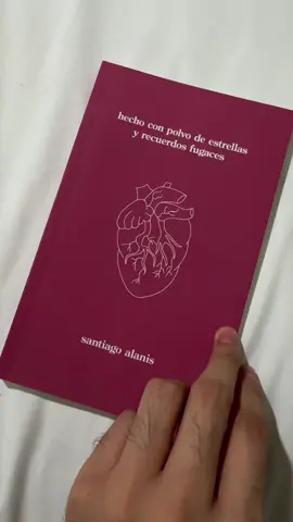 Hecho con polvo de estrellas y recuerdos fugaces disponible en amazon 🫀#poesia #frasesdeamor #BookTok #librospdf #poemstiktok #poemasdeamor 