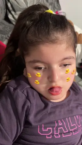 Princesa de mami, pero mi patita le toca su baño ahora 🤭 #paralisiscerebral 