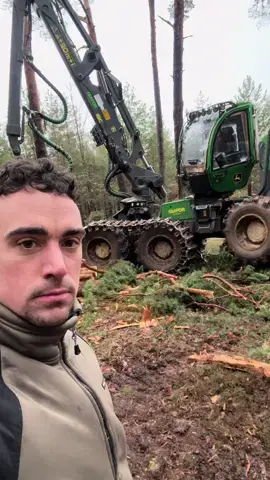 John deere 1270g harvester #timberteamhdpm #forest #johndeere #wood #trabajo #foryou #machine #viral #harvester1270g #viralvideo #trabajosforestales 