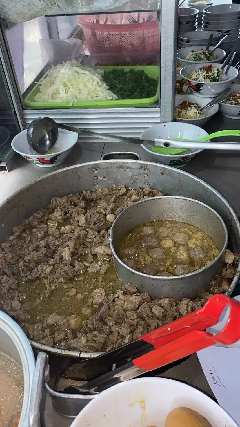 Bakso ter enak @bakso Batuah landasan Ulin  rugi kalau gak kesini 😭😭 selalu kangen bakso ini #bakso #baksoviral #baksotetelan  #tiktokbanjarmasin #makanbakso #tetelansapi #enakbanget  #enak 