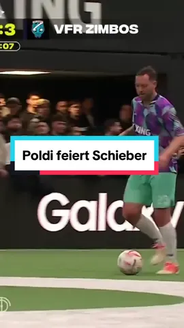 Julian Schieber kann Malle-Hits und immer noch zocken. 🎮 #ballerleague #schieber #bvb #stuttgart #podolski #hummels