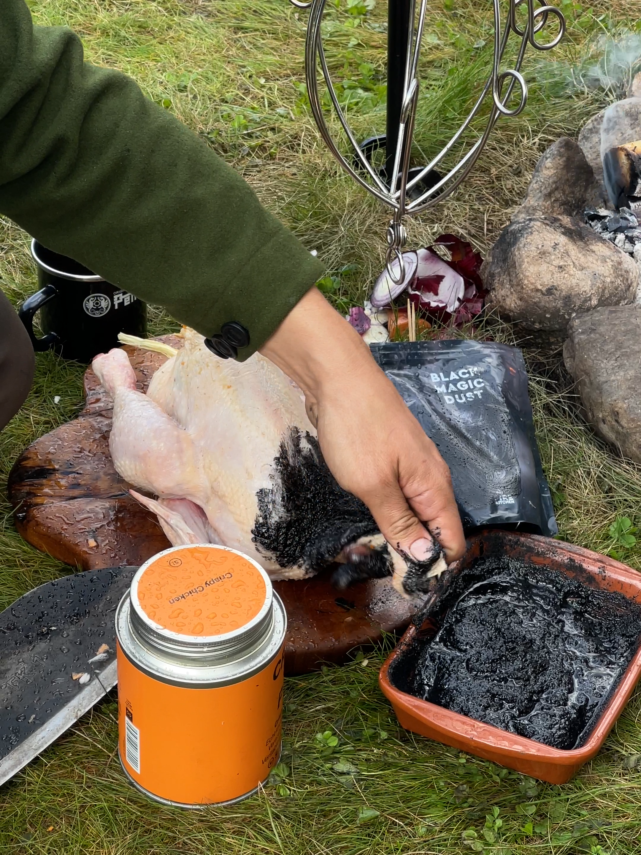 Rubbing down chicken with black salt: a flavor journey begins! 🍗🖤 #blacksalt #chicken #firekitchen  🌟