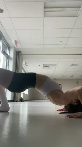 #Fitness #abs #GymTok #stretching #mobilitytraining #stretchingchallenge #gymnastics # ####stretching and ######warm up ⚡️⚡️⚡️⚡️⚡️