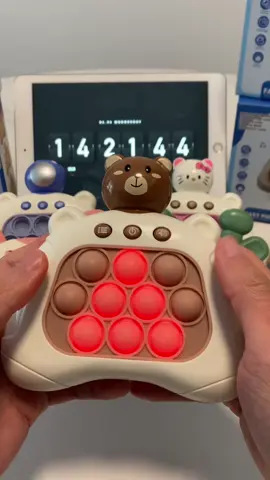 Napakasaya nito! Maaari nitong sanayin ang iyong mga reflexes at mapawi ang stress! #laruan #bestoftiktokph #toy #lessscreentime #popit #popitgamemachine #quickpushgame #toysoftiktok #popular #fyp #foryou #tiktok 