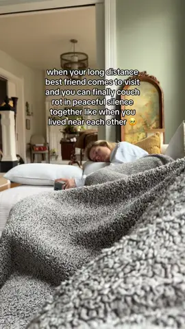 the friends you love just co-existing with >>>> #longdistancebestfriend 