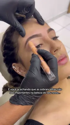 As sobrancelhas são a moldura do nosso olhar!✨ Elas revelam os cuidados que temos com a nossa beleza! Vem pra SD renovar o seu olhar 😍 👉🏼 Faça seu cadastro na SD Lover, o nosso Clube de Benefícios e Vantagens, e GANHE, a sua primeira sessão grátis de presente 🎁❤️ 👉🏼Com a SD Lover você se torna a nossa cliente vip ⭐️, e tem acesso a descontos, sorteios e promoções exclusivas aqui na unidade! Nas próximas sessões você terá 25% de desconto, para estar com as suas sobrancelhas sempre lindas e economizar também 😉❤️ Saiba mais no WhatsApp 📲(19) 99958-8000  #sdlover #sobrancelhasdesign #sobrancelhasvinhedo #designdesobrancelhasvinhedo 