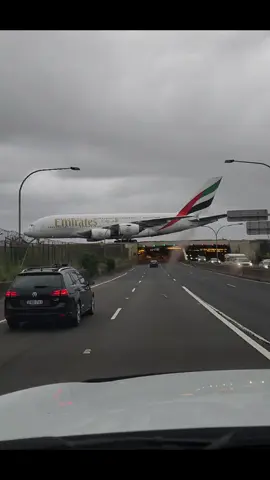 Finally got it on video!!  #aeroplane #airplane #airport #airportrunway #plane #emirates #fyp #sydney #sydneyrunway