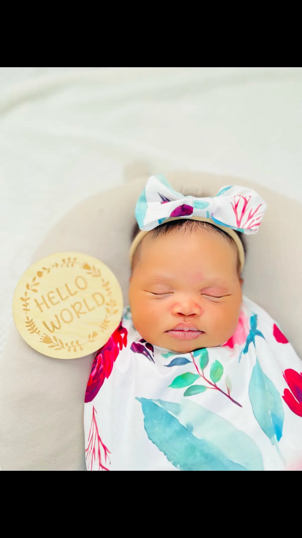 Hello World🐣 momy opened this acc on behalf of Sunshine. Its mommy behind the account, please be kind. #helloworld #babysunshine #newborn #2022baby #newbaby #babygirl #babyphotoshoot #babyphotography 