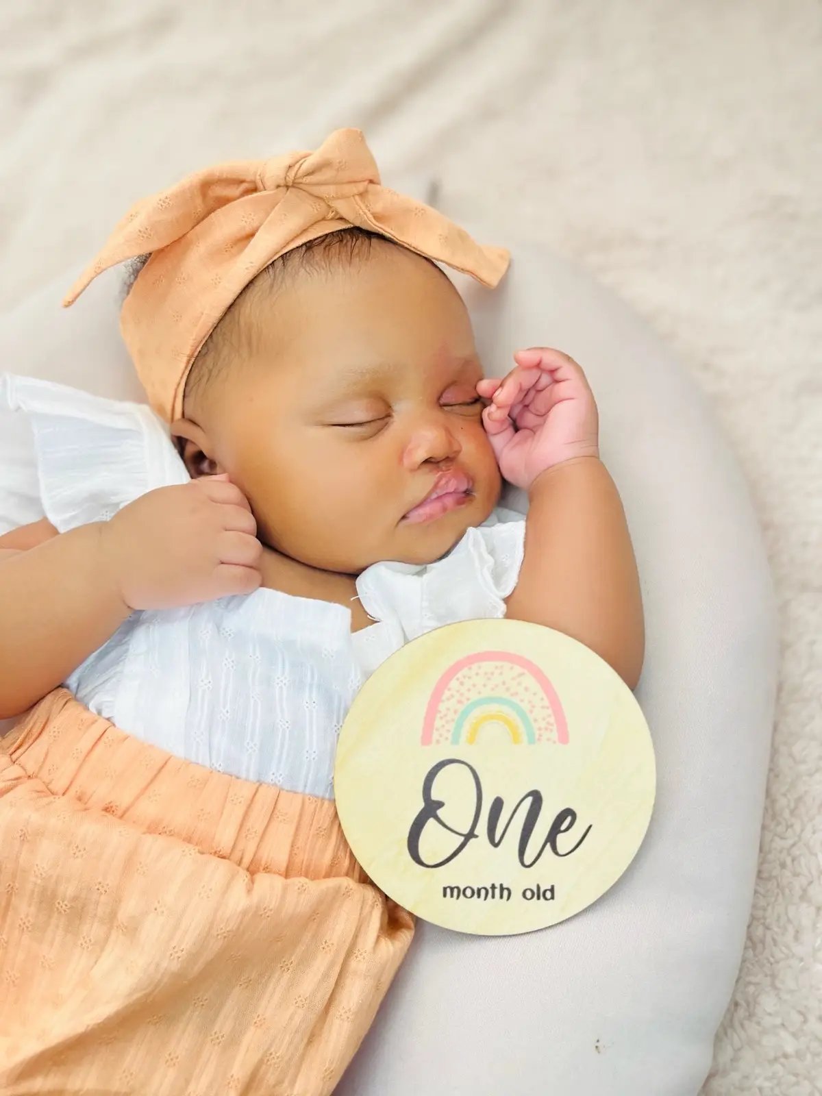 Baby Sunshine’s monthly milestones ☀️🤍🐣 #babysunshine #babylilanga #milestones #monthlybabyphotoshoot #monthlymilestone #babiesoftiktok #babytok #babygirl #babymodel #mombehindcamera #growingup 