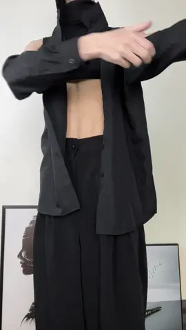 Tìm mãi ko thấy cái hình gốc đâu huhu , ai có hình gốc gửi lại tui với #fashion #phoidonam #menswear #minimalist #minimalism #manhwa 