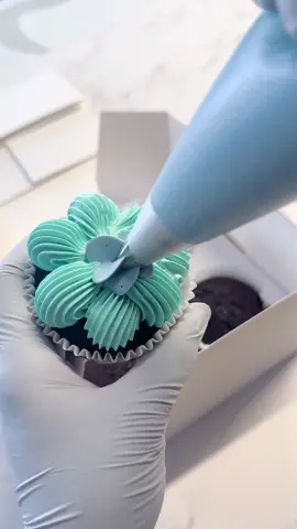 Buttercream piping 😌🩵 Piping nozzles used: 4B & 1M  . . . . #treatboutique #cupcakereel #cupcakepiping #buttercreampiping #smoothbuttercream #howto #buttercreamtutorial #fypシ゚viral #foryou #buttercreamfrosting #cupcakedecoratingvideo #cupcakedecorating #tutorials #satisfying #dessert #pastelcake #pintrest #buttercreampipingtutorial #fyp #explore #trendingcakes #foodphotography #dessert #cupcakesofinstagram #buttercream