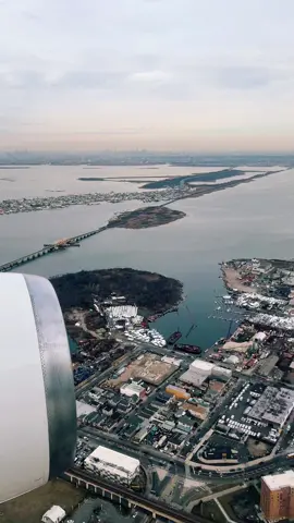 🛬Landing in the United States in New York City (JFK) . . . . #latam #latamairlines #newyork #newyorkcity #landing #takeoff #aviation #aviationphotography #aviationlovers #aviationdaily #aviationworld #aircraft #boing #sky #skylovers #fly #flyhigh 