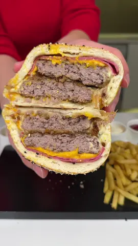 Kapalı Hamburger🍔English⬇️ Sizce nasıl olmuş?  Tamek’in birbirinden lezzetli sosları ile tadı daha bi güzel oldu 😋 Sunumda Tamek Ketçap, Tamek Ranch ve Tamek Acı Sos kullandım ❤️ @TamekseKoySepete  Malzemeler  5 su bardağı un 1 paket instant maya (1 yemek kaşığı) 1 yemek kaşığı şeker  1 tatlı kaşığı tuz  2 yemek kaşığı yağ 2 su bardağı ılık su  Köfte; 500 gr kaburga kıyma  Tamek Hardal  Tuz  Sos  Soğan  Tamek Mayonez Tamek Hardal  Tamek Turşu  Toz biber    *1 su bardağı 200 ml  *Üzerine yumurta sarısı sürdüm ve susam-küncü ekledim *200 derece alt üst ayarda üstü kızarana kadar (20 dakika civarı) afiyet olsun 😋  Tamek Ketçap, Tamek Ranch, Tamek Mayonez eşliğinde tüketilmesini tavsiye ediyorum🤍 English⬇️ Ingredients  5 cups flour 10gr instant yeast (1 tablespoon) 1 tablespoon sugar  1 teaspoon salt  2 tablespoons of oil 2 cups of warm water  Meatballs 500 gr minced meat  Tamek Mustard  Salt  Sauce  Onion  Tamek Mayonnaise  Tamek Mustard  Tamek Pickles  Pepper powder    *1 water glass 200 ml  *I spread egg yolk on it and added sesame seeds and sesame seeds. *200 degrees on the lower top setting until the top is browned (around 20 minutes) Bon Appetite 😋 I recommend it to be consumed with Tamek Ketchup, Tamek Ranch, and Tamek Mayonnaise. 🤍 #Tamek #TamekseKoySepete #İşBirliği #busezeynep #hamburger 