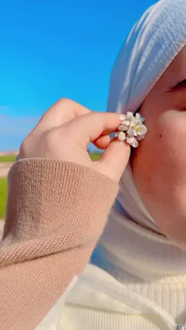ياباقـة وَرد أنتي 🥹💐🦋