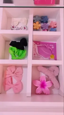 Meu cantinho 🪞🕯🌷🎀✨️ @𝓣𝓪𝓲 ⭐️  @𝓣𝓪𝓲 ⭐️   @𝓣𝓪𝓲 ⭐️  #vanity #room #penteadeira #quarto #tour #tourpelomeuquarto #tourpeloquarto #girl #girls #fofo #cute #kawaii #daily #coquette #vintage #hellokitty #sanrio #retro #provençal #quartorosa #rosa #pink #decoração #decor #velas #flores #maquiagem #make #gloss #carmed #boticario #lipbalm #Shine #fyy #fyp #fy #belezaeautocuidado #cuidados #fofinho #lindo #beleza #meninas #girly #coisasdemeninas #sonhorealizado #espelho #cômoda  #pinterest #pinterestroom #pinterestquarto #Brasil #cristal #juicy #espelhos #make-up #maquiagens #skincare #rotina #rotinadebeleza #haircare #rotinadecuidados #spaday #banhopremium #aesthetic #aestheticroom #aestheticstyle #aestheticsvideo #acessórios #acessório #shopee #shopeebeauty   @Shopee Brasil 