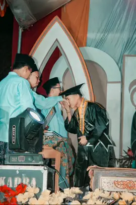 JADILAH ANAK SHOLEH PATUH AMA ORANG TUA DAN GURU🤲