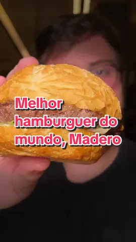 Provando o hamburguer do Madero para ver se ele é realmente o melhor mundo. O que você acha? #hamburger #madero #melhordomundo #hamburgueria 