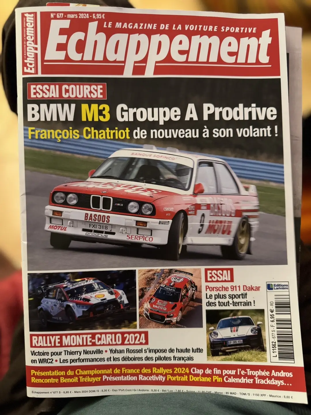 A defaut d avoir trouvé le dernier youngtimers avec la m635csi en couverture que j etais venu chercher 😅 j ai trouvé ces 2 la ! Une M3 e30 en couverture d un mag ca devient rare faut en profiter 😇 et un hors serie sur la peugeot 205 😎 et vous ? Vous en achetez encore des magazines de bagnoles ? Faut soutenir la presse 🤗 #mag #magazine #echappement #presse #m3 #m3e30 #e30 #e30m3 #prodrive #peugeot #205  #205gti #peugeot205 #bastos #rallye #annees80 