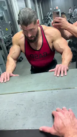 You cant fail if yiu nver quit. #bodybuildingmotivation #bodybuilder #classicphysique #classicphysiquepro #bodybuilding #ifbbpro #armworkout 