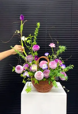 Cùng cắm giỏ hoa tông tím pastel nhé mọi người ! #florist #flowers #flower #hvsflorist #camhoanghethuat #giohoadep #hoanhapkhau #xuhuong 