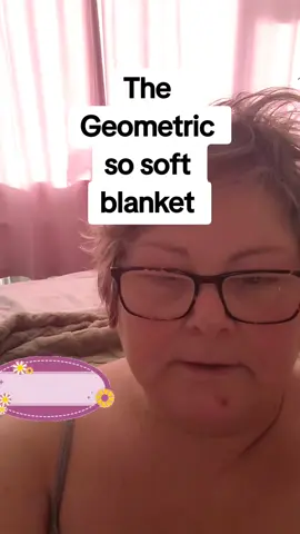 THE GEOMETRIC SOFT BLANKET . #TIKTOKMADEMEBUYIT #GREATMOTHERSDAYPRESENT #KEEPINGWARM #SOSOFT #COSYBLANKETSFORFAMILY #MAAAHOOSIVE #GOGETYOURS #REVIEW #BARGAIN ARGAIN