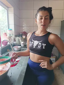 fazendo suco de acerola #fypシ #acerola #fazendinha  #tiktok #viral 