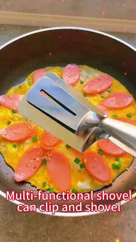 This clip is so easy to use. Now I'm no longer afraid that the fish in the pot will be difficult to turn over. #Clip #Kitchen Goods Recommendation #Pot Shovel#tiktok