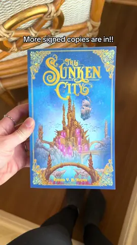 I finally restocked signed copies of THE SUNKEN CITY and I can't wait for you all to receive them!!! #enemiestolovers #fantasyromance #romantasy #salvatorebrothers #thesunkencity 