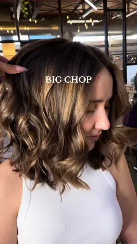 Who doesnt love these big transformations 😍😍 #haircut #haircutting #shorthair #haircuttransformation #bigchop 