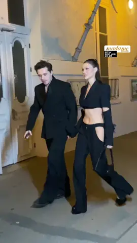 #brooklynbeckham et #nicolannepeltz au défilé #mugler  #TikTokFashion #pfw #beckham 