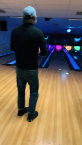 Ännu en strike fångad på film! #strike #bowling #lane #pinyard #trickshot #fail #tävling #godis 