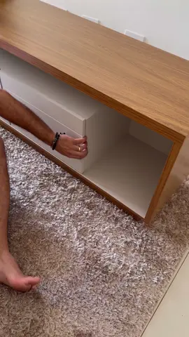 Nossa tão sonhada rack da tv chegou! E ficou taooo linda!! Acreditam que pagamos um preço legal nela? Foi apenas 600 mas com cara de milhões !! É claro com algumas decorações ficou ainda mais linda e com a nossa carinha ..  Futuramente quero pintar a parte de trás e logo filmo tudo para vcs !!  amamos demais e vcs ? Se quiserem o link só pedir nos comentários 🥰😍✨ #decor #casanova #decoracao #enxoval #diariodanoiva #Home 