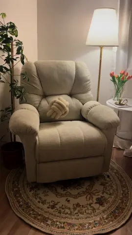Hi, Long time no see🤍  الكنبة الجديدة المريحة جداً من @إن هاوس 🌙🤍  #fyp #new #lazyboy #lazychair #comfort #myroom #furniture #fypシ #كنب #ديكور #ان_هاوس #الشعب_الصيني_ماله_حل😂😂 
