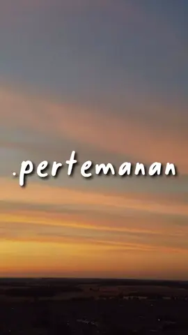 Pertemanan  pertemanan terkadang terjadi permusuhan ,konflik kecil dan besar sebisa mungkin kita harus bisa menjaga perasaan masing masing pertemanan ibarat keluarga kedua bila pertemanan itu dijaga dengan baik. #quotes #katabijak #motivasi  #katakata 