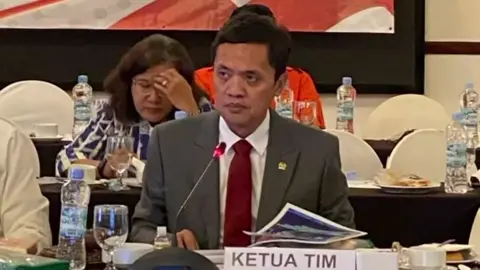 Om Dewan Ganteng Habiburokhman van Jakarta Timur kembali beraksi. #HabiburokhmanDPRRI #Gerindra 